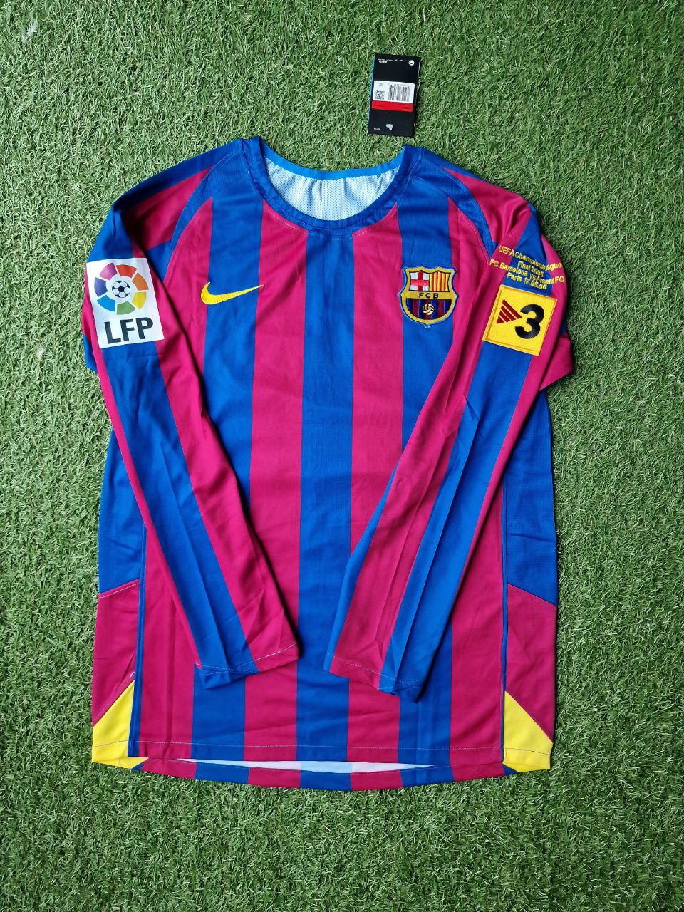 Ronaldinho “Gaucho” Barcelona 2006 Long-Sleeve Retro Football Jersey